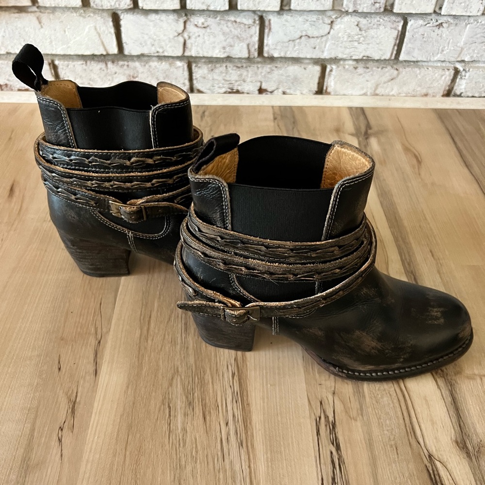 REAL LEATHER Bedstu Booties